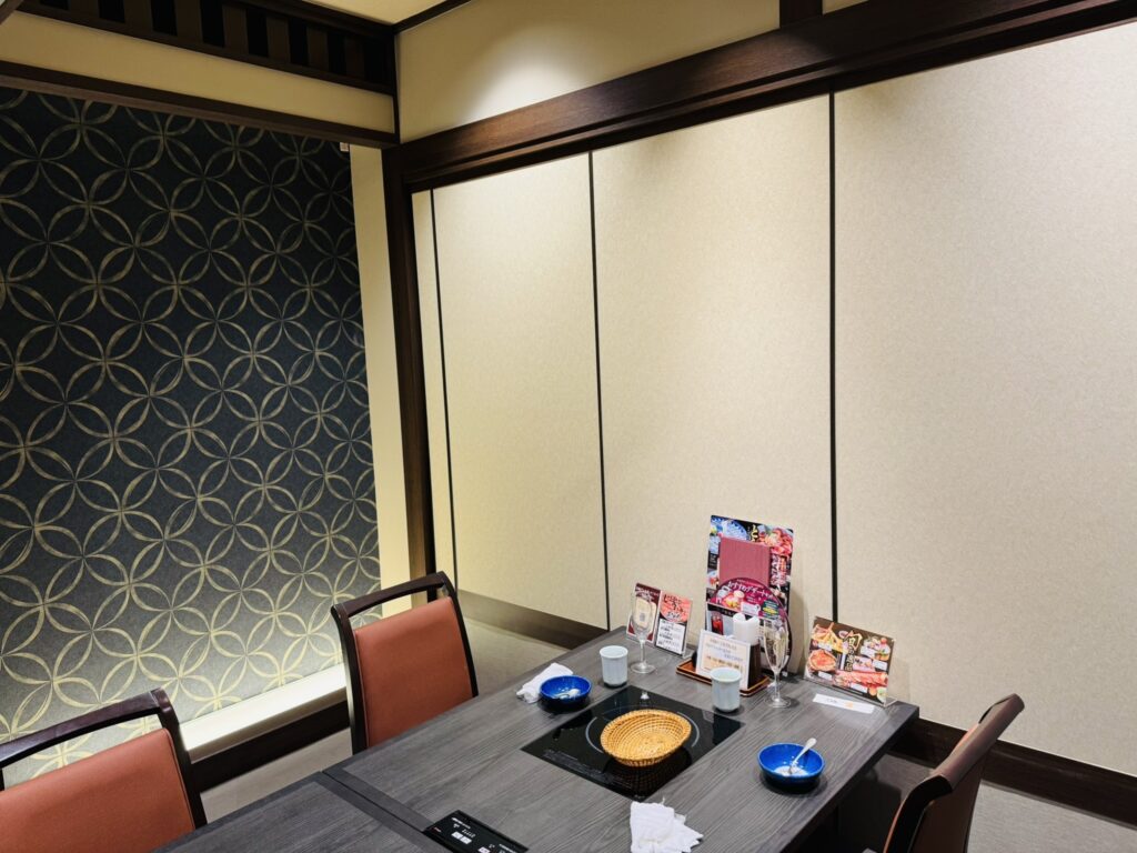 木曽路の個室。